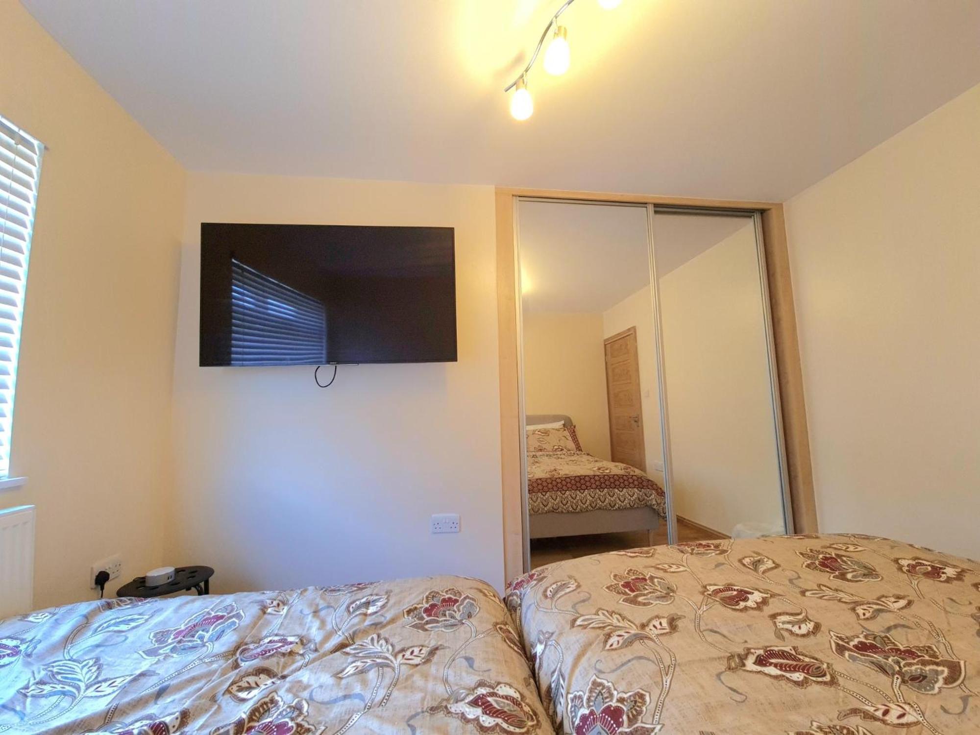 London Luxury 2 Bedroom Flat Sleeps 8 Free Parking East Barnet Exterior foto